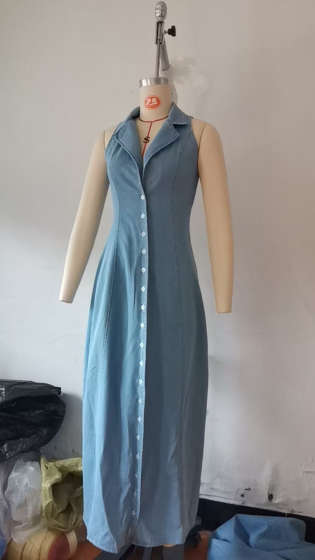Robe longue écrue boutonnée à col chemise