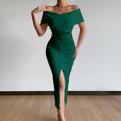 Robe midi noire à épaules dénudées et ceinture