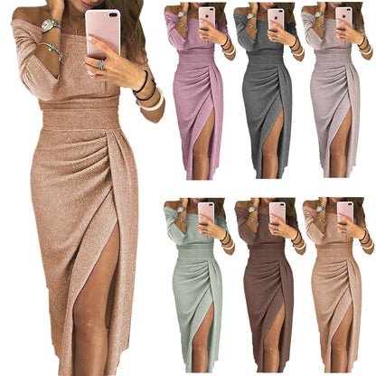 Robe brillante rouge à épaules dénudées