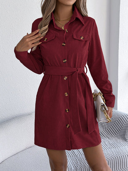 Robe chemise courte beige en velours côtelé