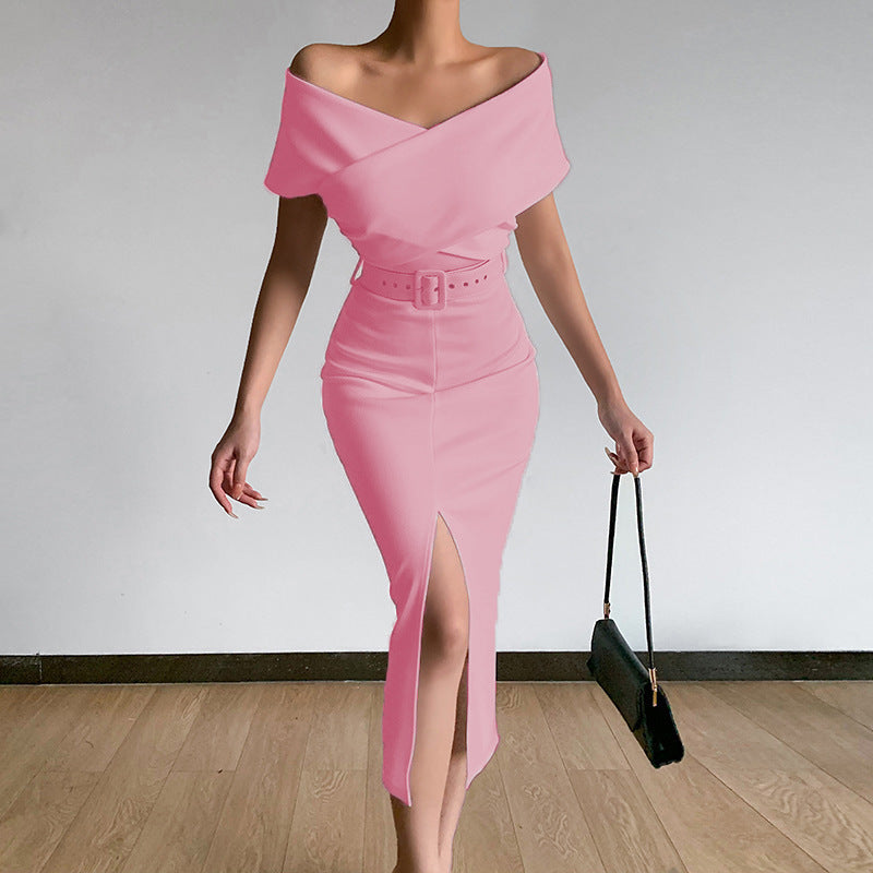 Robe midi noire à épaules dénudées et ceinture