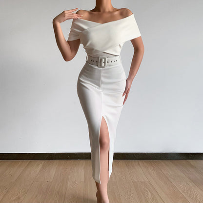 Robe midi noire à épaules dénudées et ceinture