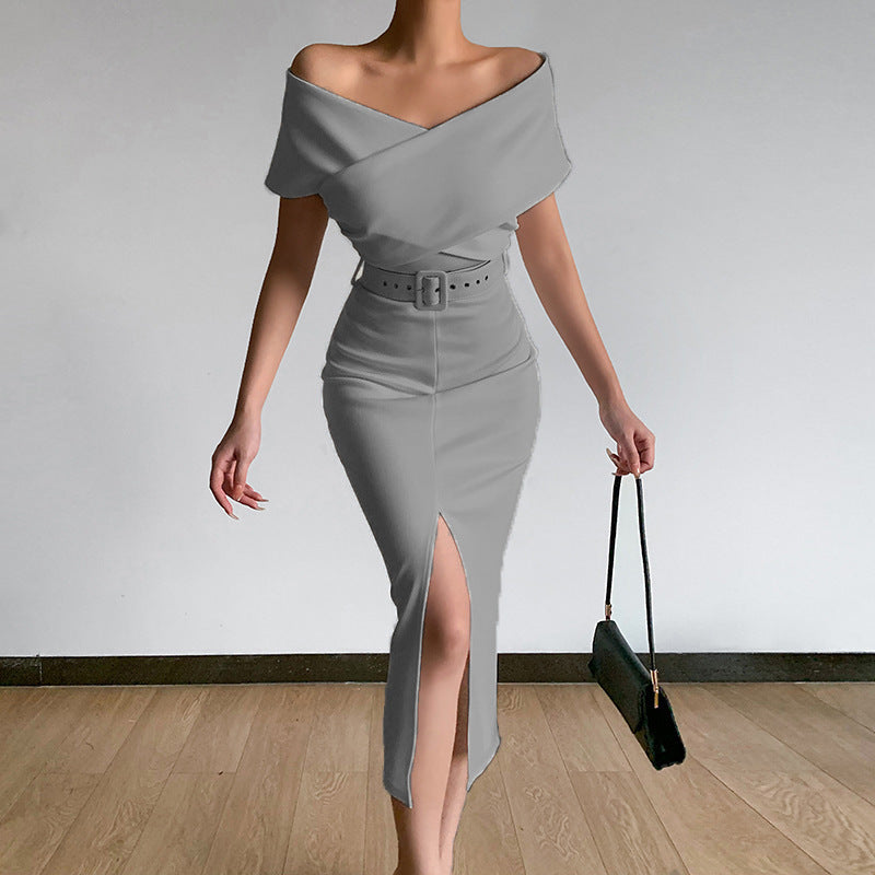 Robe midi noire à épaules dénudées et ceinture