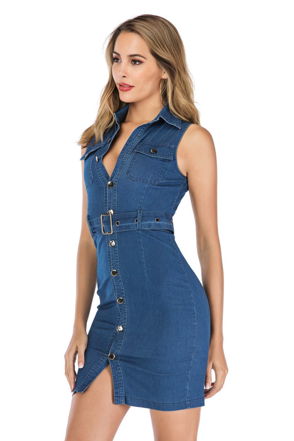 Robe en denim bleu ceinturée sans manches