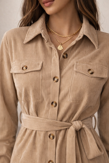 Robe chemise courte beige en velours côtelé