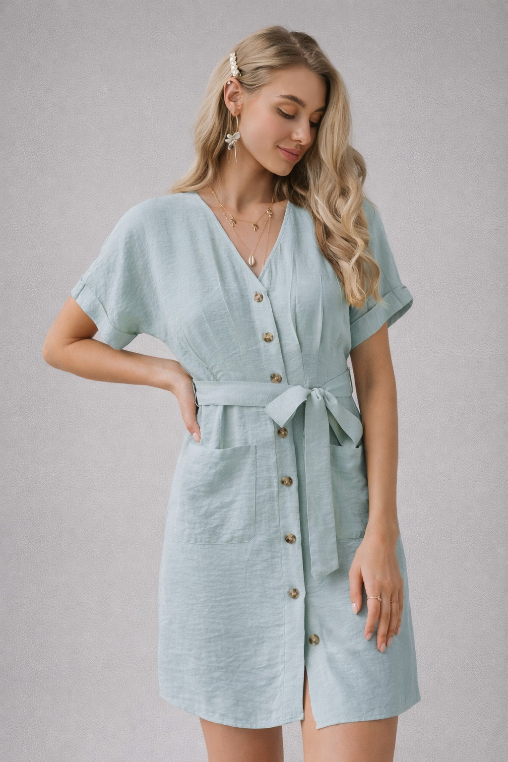 Robe courte boutonnée à ceinture nouée