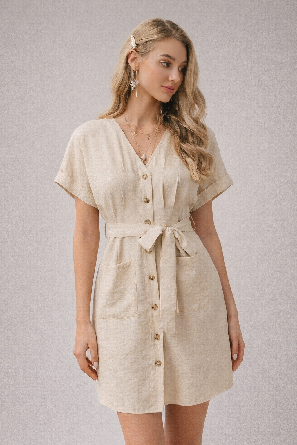 Robe courte boutonnée à ceinture nouée