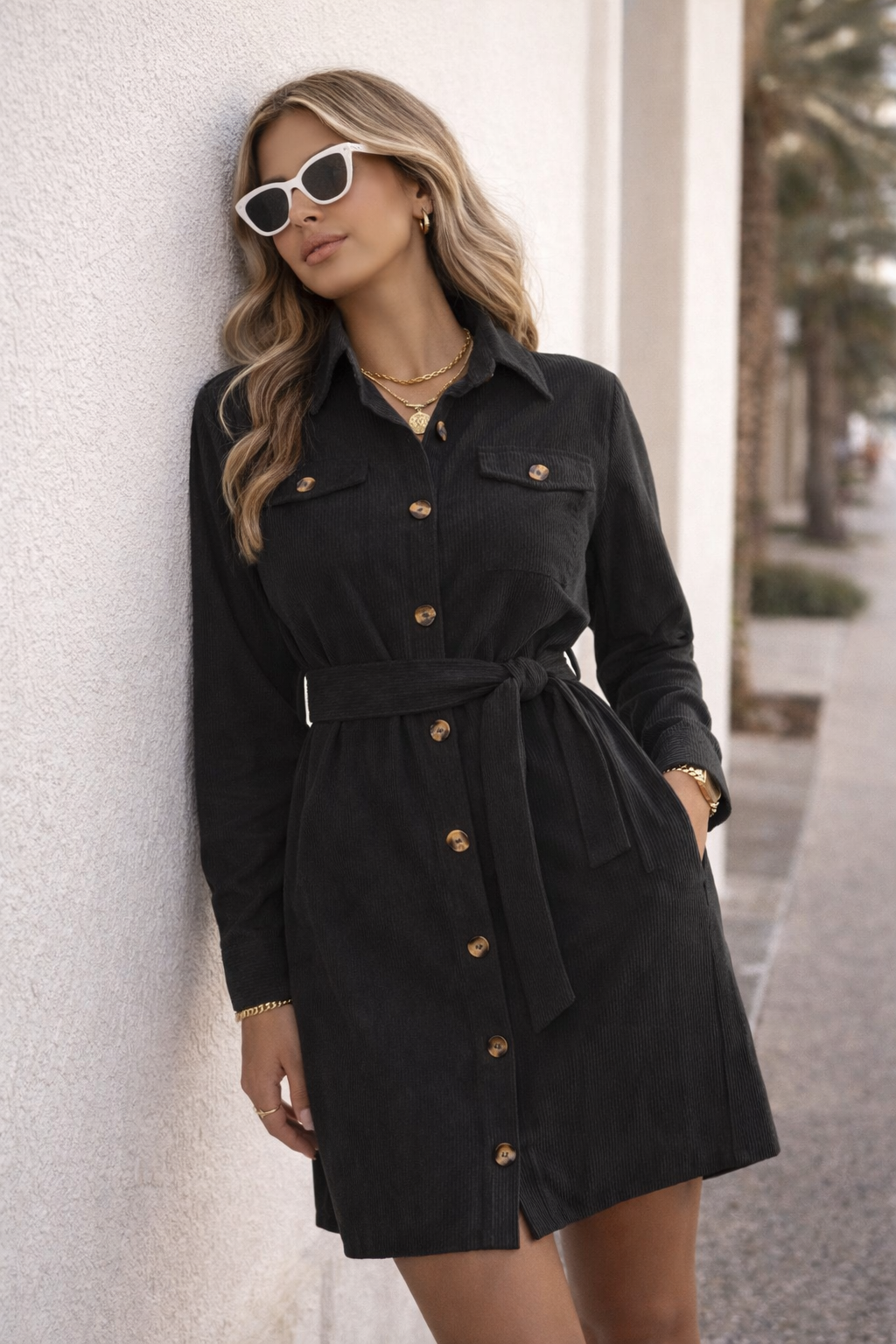 Robe chemise courte beige en velours côtelé